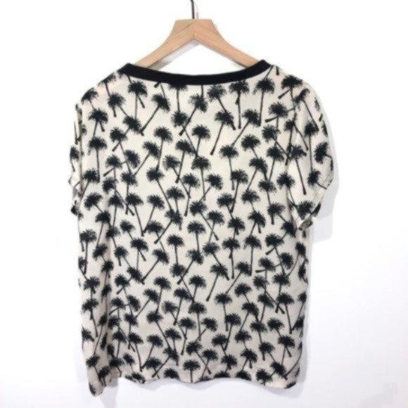 L'AGENCE Ivory Black Palm Tree Print Silk Blouse Short Sleeve Lightweight - Picture 3 of 7